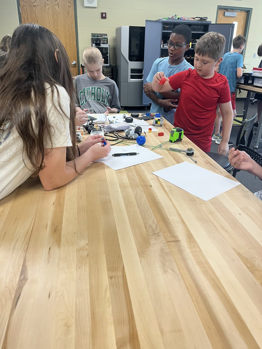 KCHS Robotichauns tweet media