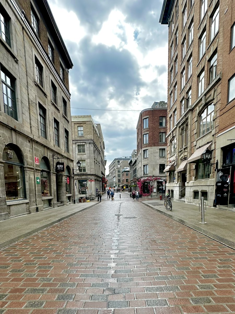 Last week we opened a second MasterBUILT Hotels corporate office in the heart of beautiful Old Montreal 📍! 

La semaine dernière MasterBUILT Hotels a ouvert un deuxième bureau corporatif au cœur du magnifique Vieux-Montréal 📍!

#MBH #MasterBUILTHotels #Montreal #OldMontreal
