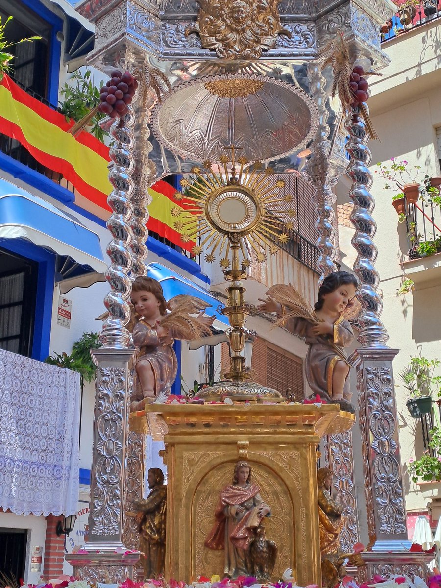 Santísimo Sacramento y Antigua Coronada tweet media