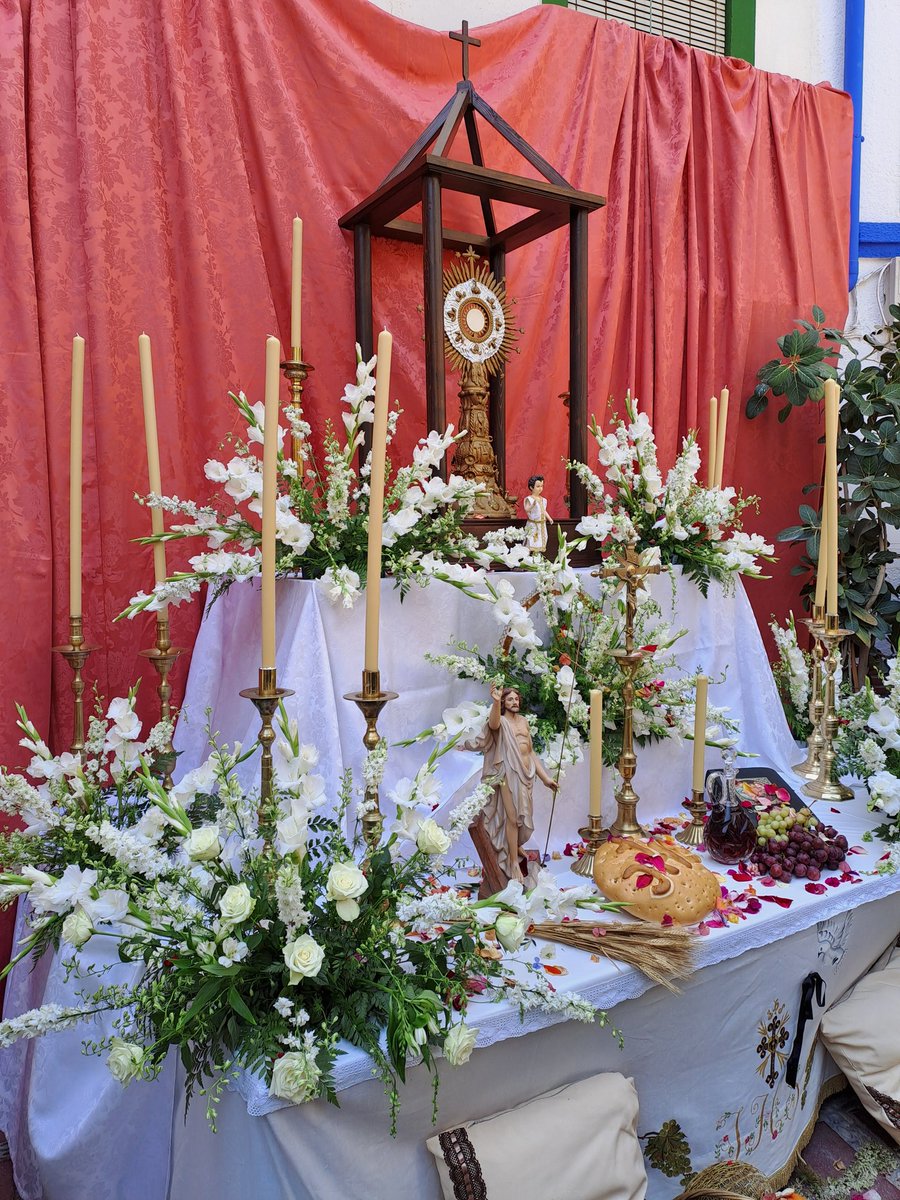 Santísimo Sacramento y Antigua Coronada tweet media