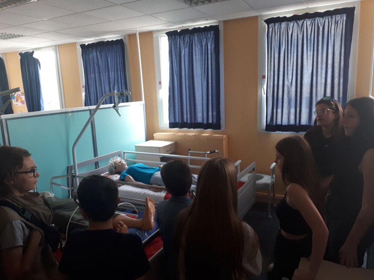 ClgAubry's tweet photo. Mardi 14 mai les élèves du dispositif ULIS du collège Robert Aubry sont allés à Bar-Le-Duc pour visiter le dispositif ULIS PRO au LP Émile Zola dans le cadre du parcours avenir. https://t.co/MS80h1qaeQ