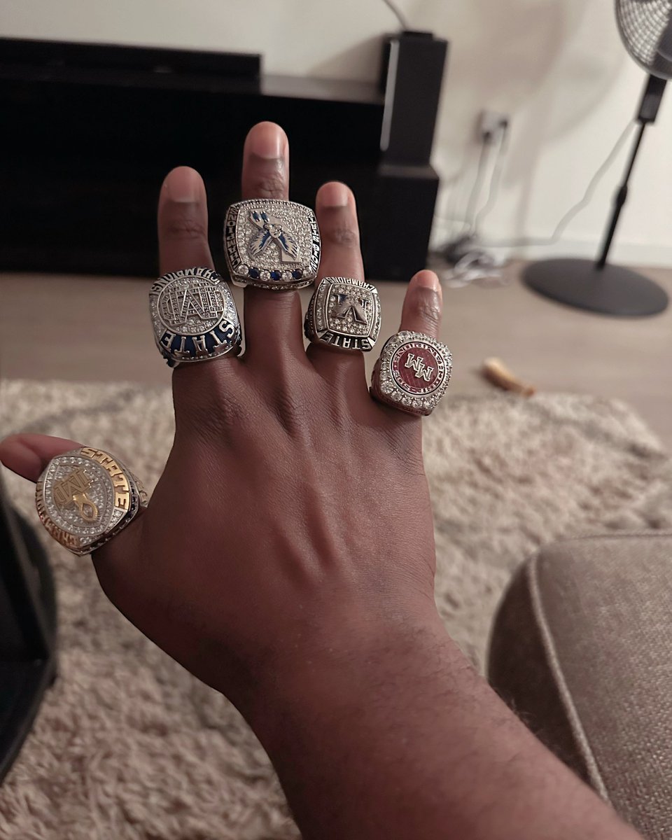 CoachVMAKASI's tweet photo. I told myself when I got into coaching I want to be the best to ever do it. Not only coaching but also making the most impact on our youth. Those have always been my standards &amp; I will continue to stride towards the goal. Ring #5 was special to me. Excited about the future‼️ https://t.co/1RviKNckM6