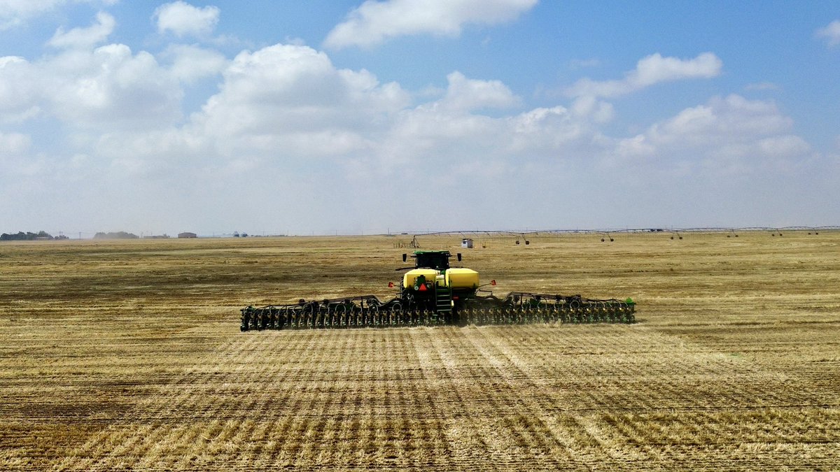 Paetzold_B's tweet photo. Xyway plot going in today in the Texas Panhandle. @FMCAgUS https://t.co/33NpaYLXDW