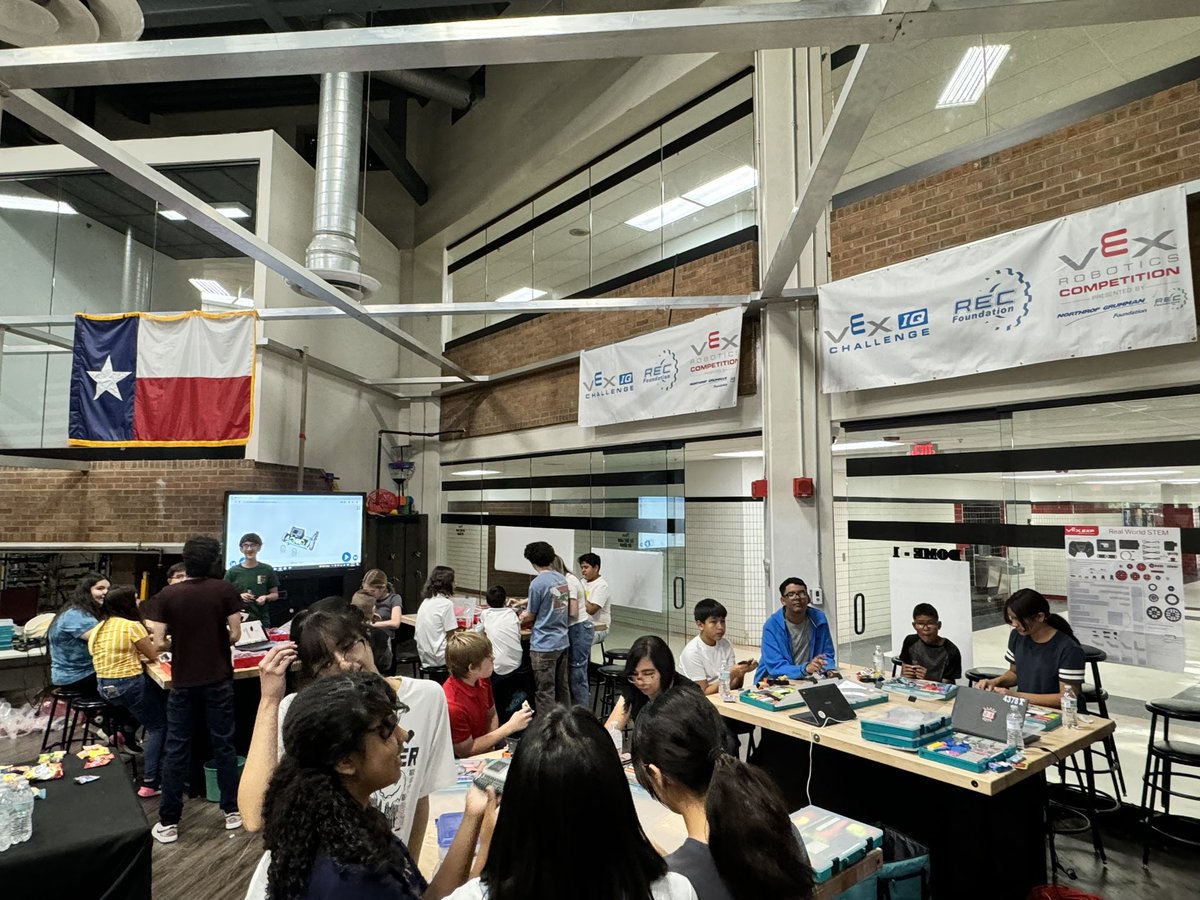 mrbflores_'s tweet image. 🚀🤖 Training future knights @JMHanksHigh Robotics Summer Camp! Students are coding, learning about engineering, and having fun. #RoboticsCamp #STEM #FutureKnights
@RCadena2001LTD @hmartinez5yisd @YsletaISD @YsletaISDCTE