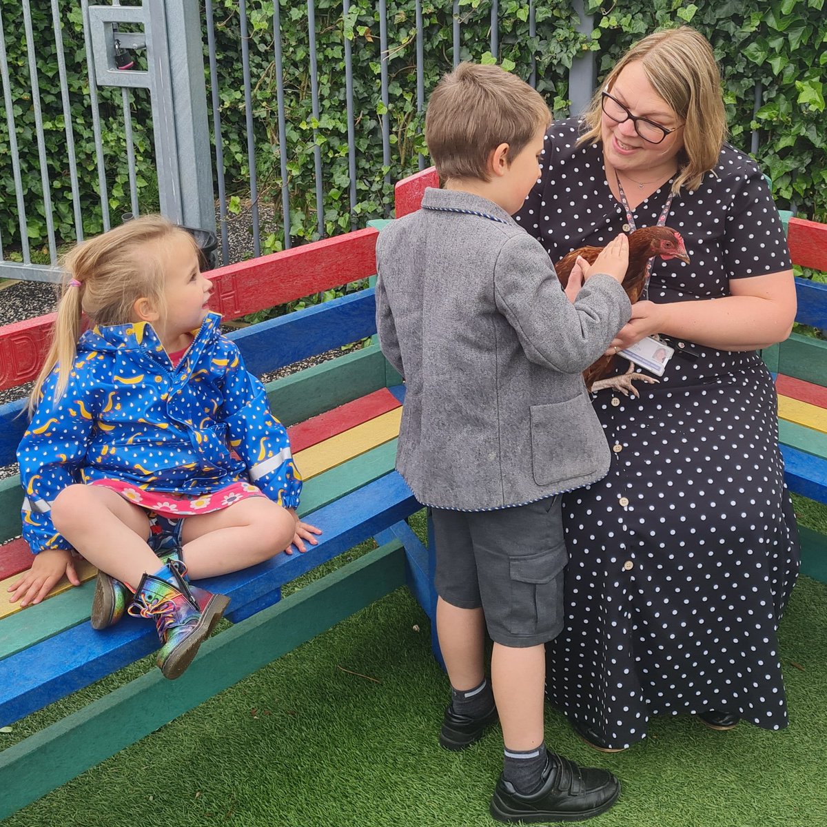 BSPDInfants's tweet photo. The chickens are proving very popular with the Beech House children and @BSPDNursery children!
Thank you @Smithillsfarm for helping to select two happy hens - they are now snuggled up, nice and cosy in their coop. 🐓❤️🐔 https://t.co/MR2epWXOyR