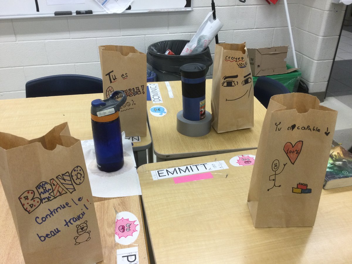 Merci à Mme Mary et aux élèves de 5e et de 7e année qui ont préparé des sacs de surprises avec des dessins et des messages inspirants pour nos 6e année qui ont commencé le test provincial de l'OQRE ce matin. Quelle belle initiative! <a href="/JPGagnier/">J</a>