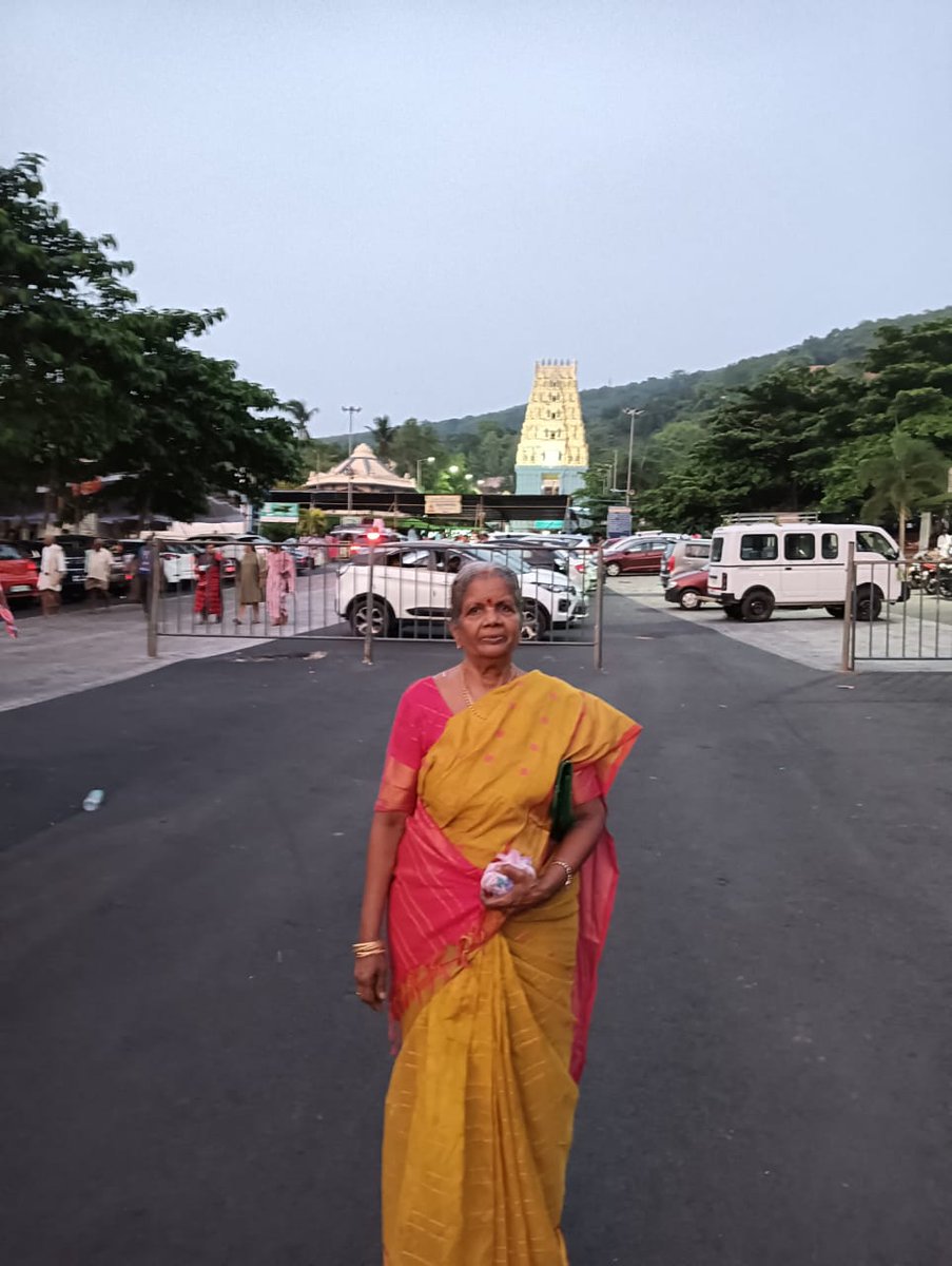 Raju84834416's tweet photo. ఈరోజు సాయంత్రం ఐదు గంటలకు సింహాచలము లో పూజ చేయించాము గౌరవ సియం జగన్ మోహన్ రెడ్డి గారు రెండవ మారు సియం పదవి గెలుపు కొరకే , మళ్ళీ గెలిచిన తరువాత సింహాచలం వెల్లి పూజ చేయిస్తాము .జై జగన్ జై జై జగన్. https://t.co/rs7SXWnEQW