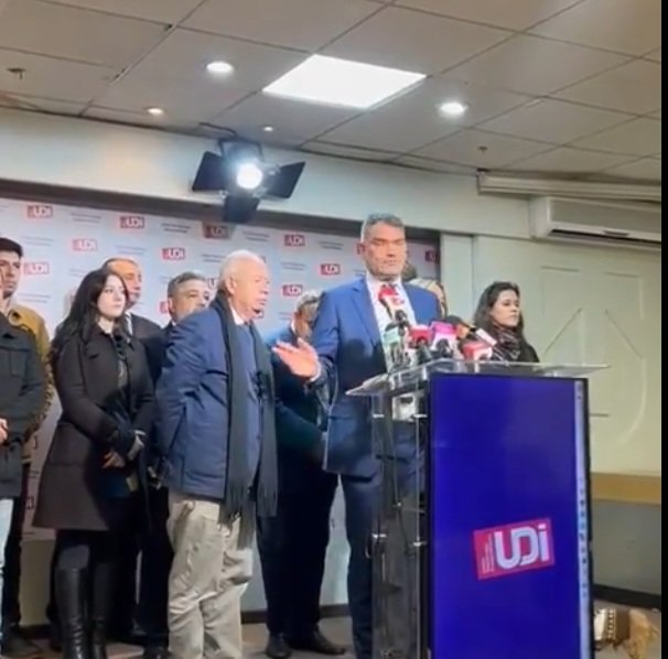Macaya, defensor público de su padre imputado por abusar sexualmente de niñas y que se encuentra libre por tener dinero, declara en nombre de la UDI que en Chile nadie está por encima de la justicia. Francamente #CallaMacaya