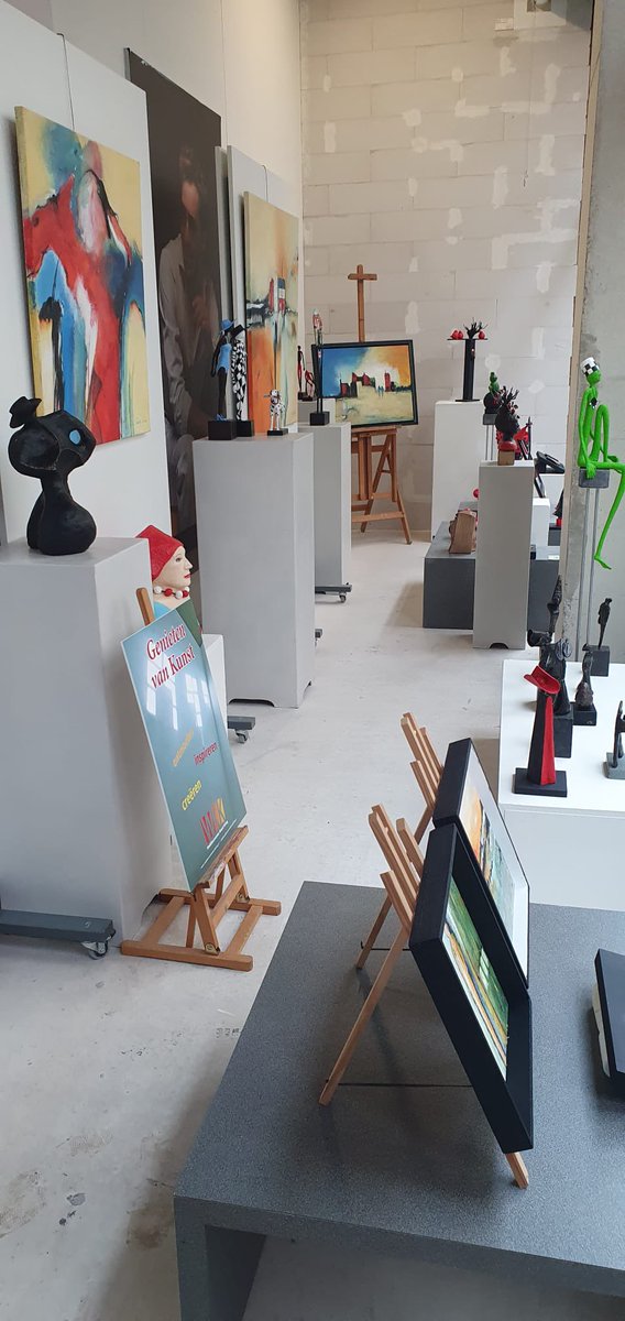 KringKunst's tweet photo. WKK-lid Cocky van der Velde exposeert tot medio juli 2024 haar beelden en schilderijen in het winkelpand aan de Doorsteek 5 in Winkelcentrum Gouweplein.
#waddinxveen
#waddinxveensekunstkring https://t.co/QfzjKmomgp