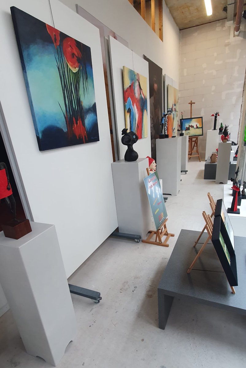 KringKunst's tweet photo. WKK-lid Cocky van der Velde exposeert tot medio juli 2024 haar beelden en schilderijen in het winkelpand aan de Doorsteek 5 in Winkelcentrum Gouweplein.
#waddinxveen
#waddinxveensekunstkring https://t.co/QfzjKmomgp