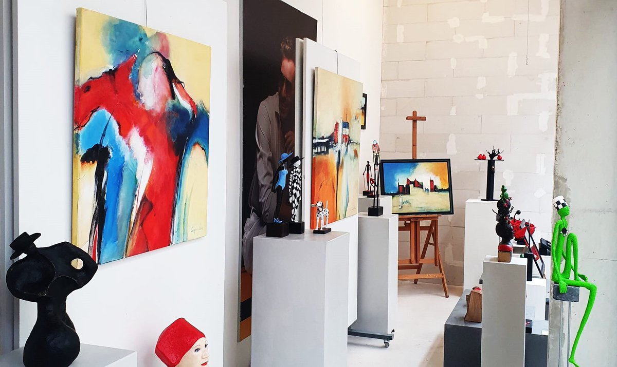KringKunst's tweet photo. WKK-lid Cocky van der Velde exposeert tot medio juli 2024 haar beelden en schilderijen in het winkelpand aan de Doorsteek 5 in Winkelcentrum Gouweplein.
#waddinxveen
#waddinxveensekunstkring https://t.co/QfzjKmomgp