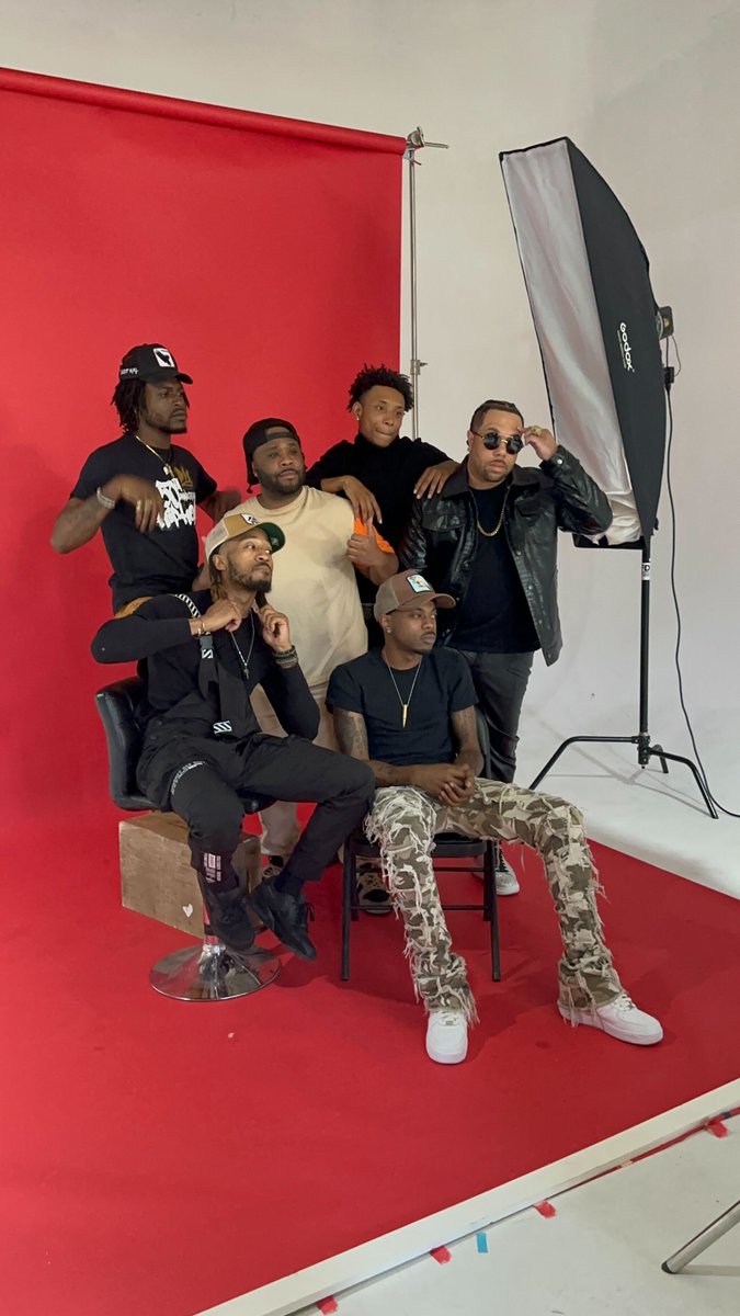 #ClientBTS: 🚨 Check out these exclusive BTS shots of <a href="/ChicagoCreed_MG/">Chicago Creed Music Group</a> #artistphotoshoot 📸 Swipe and take a look👀 

#swankpr #chicagocreed #ccmg #chicagomusic #chicagoartist