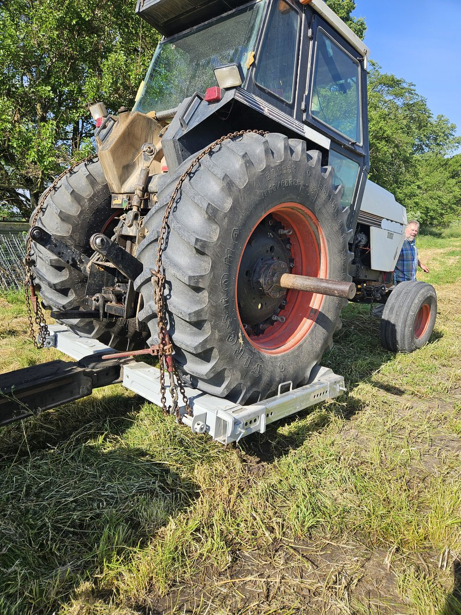 Monday morning  challenge...
Move a disabled tractor with a rear end problem, without turning the rear wheels.
I got it done and delivered!