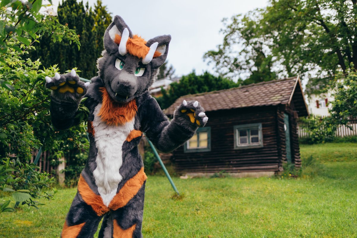 He is finished <3
#FursuitFriday
📸&amp;🪡@vino_studios