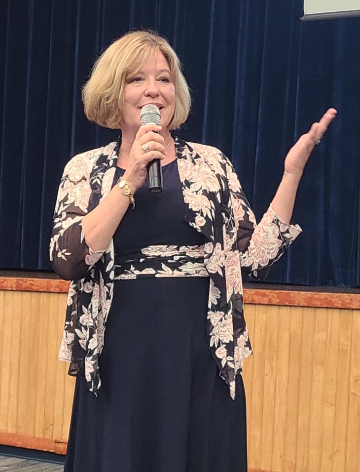 It’s a new day! HASA Executive Director addresses admins at the Leadership Institute!