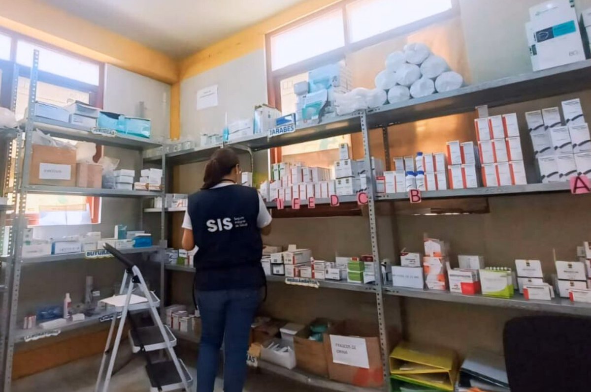 SISPeruOficial's tweet photo. #SISalDía 📰
El SIS realizó una #supervisión al Centro de Salud Miraflores del distrito de #Utcubamba en la región #Amazonas, para la verificación del cumplimiento de las Buenas Prácticas de #Almacenamiento de los diversos productos #farmacéuticos y dispositivos #médicos. https://t.co/GPEV27k7R4