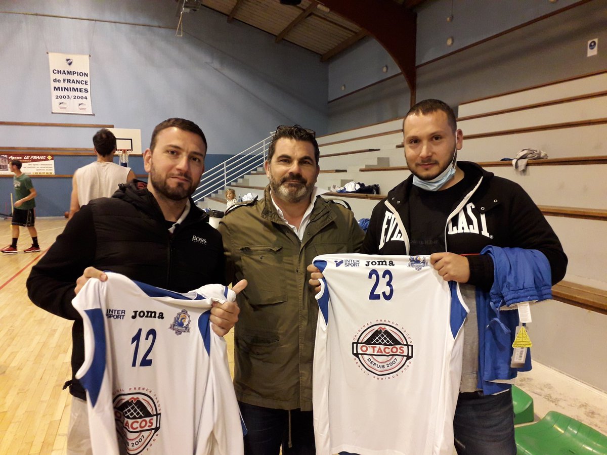 CherbourgBB's tweet photo. Après 5 années a la tête du CBB, @sebastien.cauvin passe la main et quitte ses fonctions 🏀
Seb fût à l'origine de la création du club phénix 🔥
A jamais le premier président de la BLUETEAM 💙🤍
Bravo et merci à toi 🙏💙🤍
#Cherbourg #Basket #BLUETEAM https://t.co/m0liucwmkc