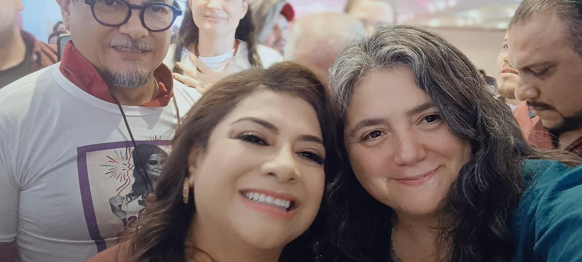 CarlaMeyerValpo's tweet photo. Saludo con orgullo y emoción  el triunfo de @Claudiashein , @ClaraBrugadaM y @CitlaHM en las elecciones Mexicanas de este domingo.

El proceso de la 4T será encabezado por mujeres!!! Con la triple C se consolida la posición de mujeres  en la política latinoamericana!! https://t.co/apyGW4EztX