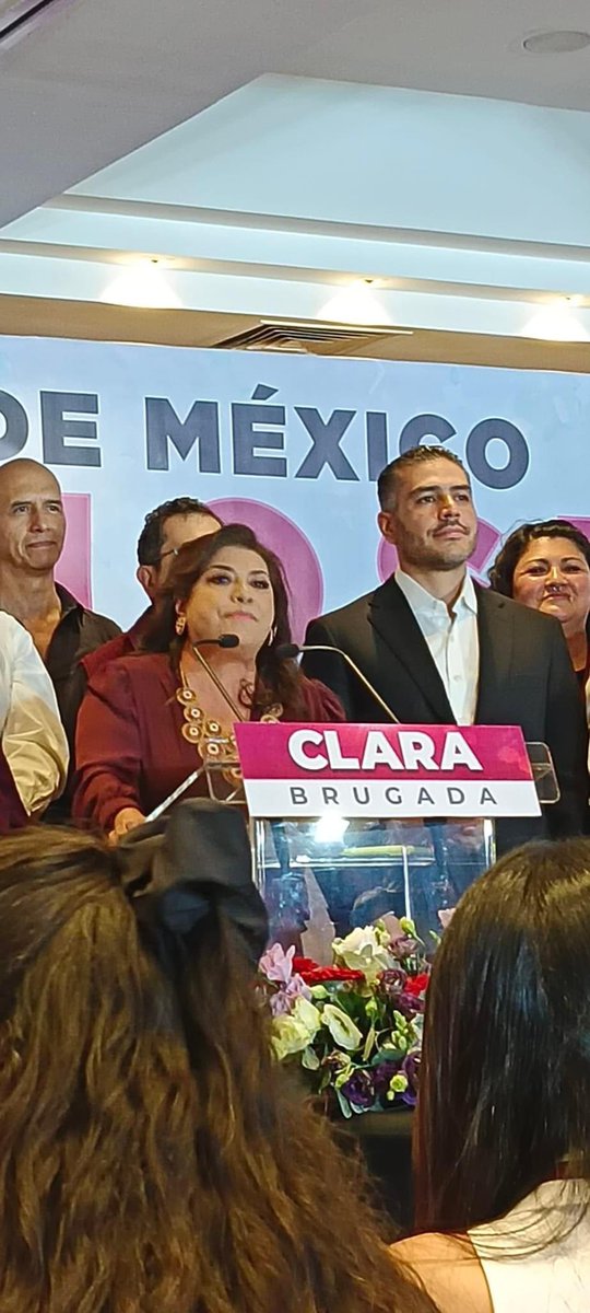 CarlaMeyerValpo's tweet photo. Saludo con orgullo y emoción  el triunfo de @Claudiashein , @ClaraBrugadaM y @CitlaHM en las elecciones Mexicanas de este domingo.

El proceso de la 4T será encabezado por mujeres!!! Con la triple C se consolida la posición de mujeres  en la política latinoamericana!! https://t.co/apyGW4EztX
