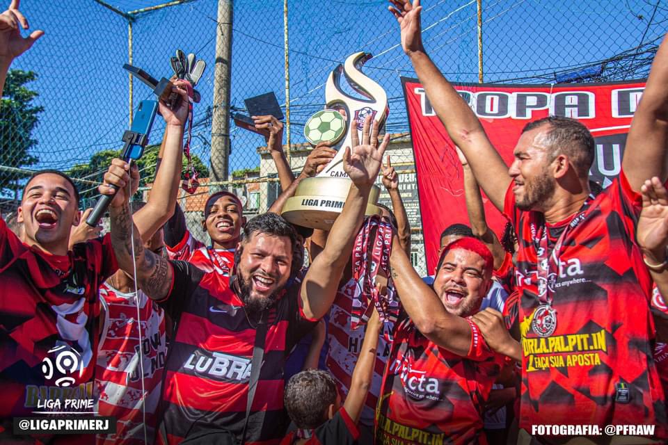 Marret4__'s tweet photo. Que grupo! Momentos… 🏆🖤❤️🐺 @Rua4Fr1 https://t.co/raE5OYFtvy