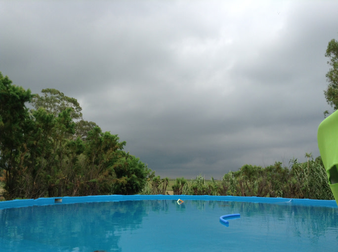 AaronPoolSpa's tweet image. #poolowner Keep pool water levels in check post-storm or after heavy use. Maintain halfway up the skimmer. Adjust with a pump or hose. Check chemical balance. #PoolTips