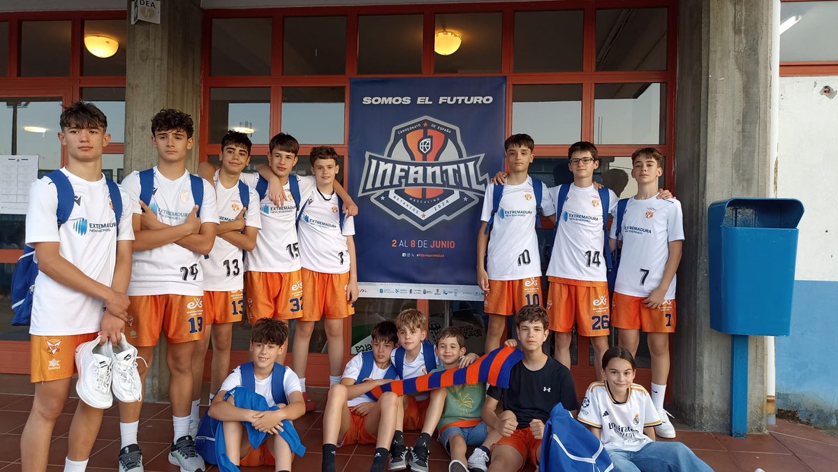 EXNewEnergies's tweet photo. Imagen del equipo infantil del ACD Sagrado Corazón, en Galicia disputando el campeonato de España como campeón de Extremadura. Un honor haber apoyado esta temporada a este equipo que representa el futuro. https://t.co/qRkr7SV30M