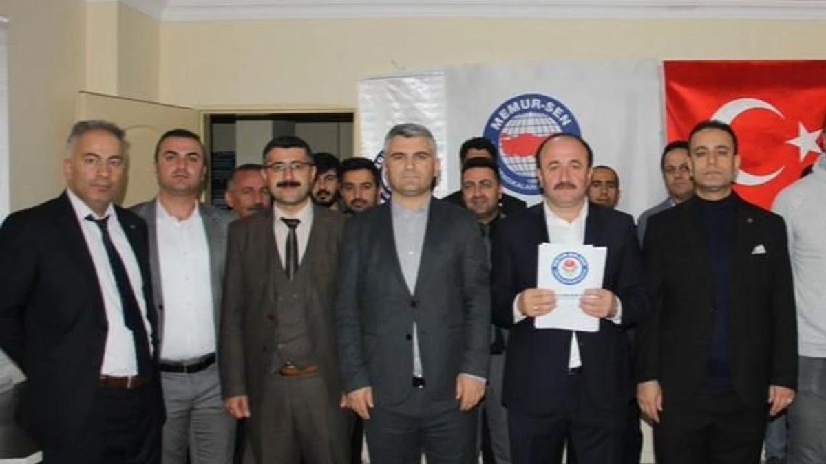 Öğretmenlik Meslek Kanunu içerisinde yer almayan;

☑️ Şube Müdürleri
☑️ İlçe Müdürleri
☑️ İl Müdür Yardımcıları
☑️ Eğitim Müfettişleri

#OMKEgitimcileriBolmesin
diye meydanlardan ses yükselttiler.

<a href="/RTErdogan/">Recep Tayyip Erdoğan</a>
<a href="/dbdevletbahceli/">Devlet Bahçeli</a>
<a href="/Yusuf__Tekin/">Yusuf Tekin</a>
<a href="/memetsimsek/">Mehmet Simsek</a>
<a href="/_aliyalcin_/">Ali YALÇIN</a>

HAKKARİ