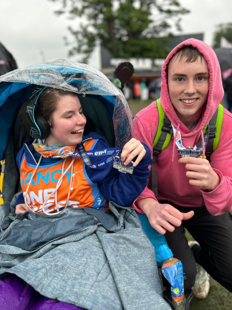 More photos of our amazing Nancy and her amazing mum and brother...oh and a certain <a href="/BoogsTweets/">Boogie 📻</a> 💓 #proudtpbeross #cash4kids #boogieandarlene