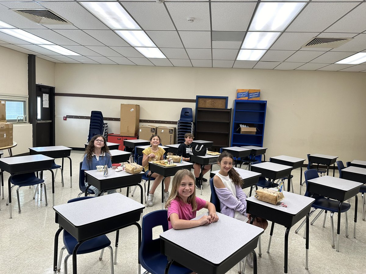 Kelly Newcomb tweet media