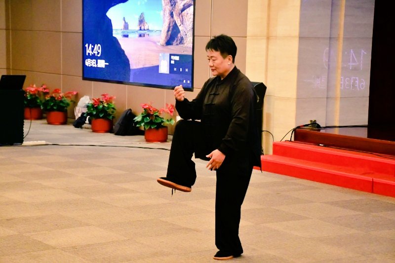 ABPInfos's tweet photo. 57. #China: This teacher of #Tai_Chi looks young as if she is in her forties, but she is over 65 years old. She has been performing Tai Chi forty years ago, and none can't imagine how strong she is at her age. In short, Tai Chi is good for #health.
@AmbChineBurundi 
@CGTNOfficial https://t.co/m0cZvYmg4R
