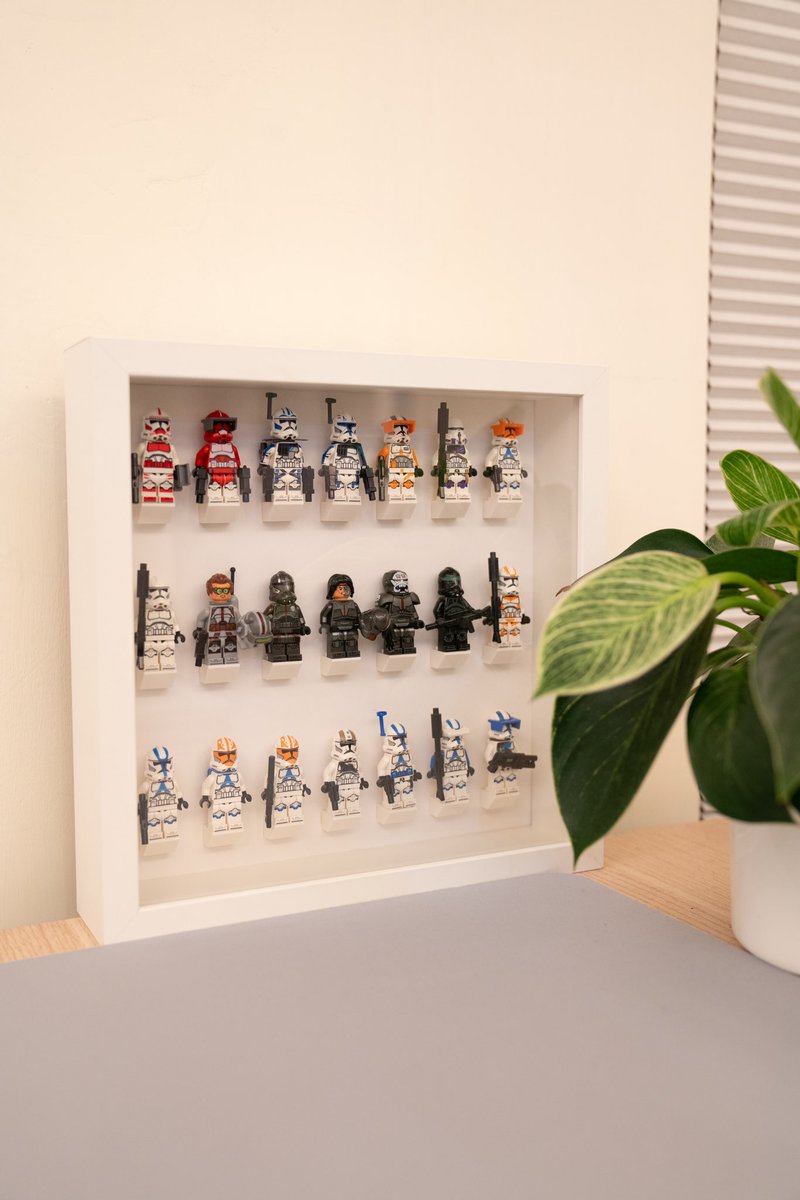 aldyei's tweet photo. 7 years off from the #lego and I'm back at it! And here is My custom #minifigures display for clone trooper phase 2 #LegoStarWars https://t.co/3lfXZeMSUi