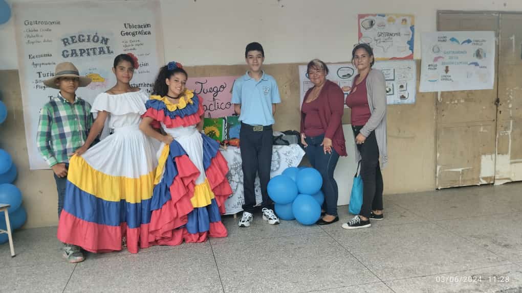 Municipio Zamora UEN Manuel Morales carabaño  ; Exposiciones de los Estudiantes de 5to año <a href="/NicolasMaduro/">Nicolás Maduro</a> <a href="/_LaAvanzadora/">Yelitze Santaella</a> <a href="/CDCEAragua/">CDCE ARAGUA</a> <a href="/LeiraSuarezPsuv/">LeyraSuarezPsuv</a> <a href="/Soykarinacarpio/">Karina Carpio</a>