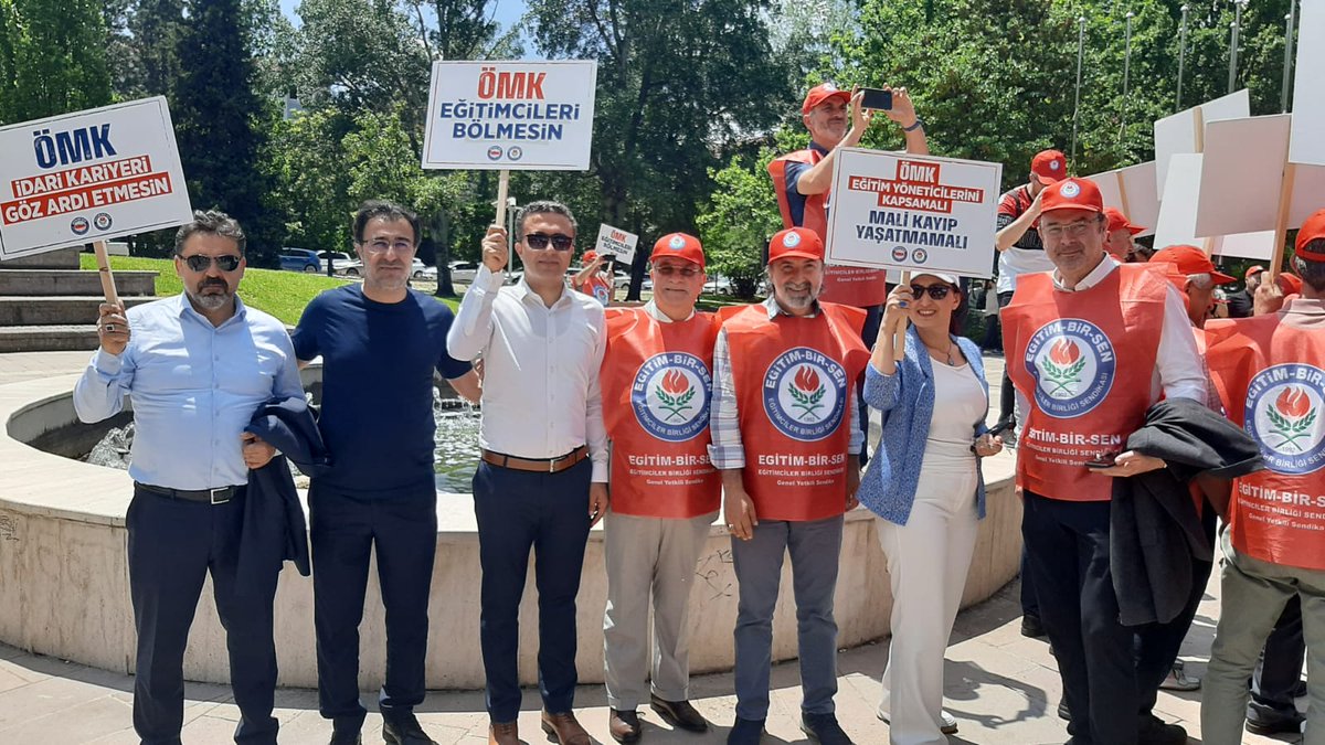 #OMKEgitimcileriBolmesin
Öğretmenlik Meslek Kanunu,

Şube Müdürlerininin motivasyonları düşürülmemeli,
Türkiye Yüzyılı Maarif Modeli için harcanan onca çaba, bu motivasyon kaybı yüzünden heba edilmemelidir.

<a href="/RTErdogan/">Recep Tayyip Erdoğan</a> 
<a href="/Yusuf__Tekin/">Yusuf Tekin</a> 
<a href="/memetsimsek/">Mehmet Simsek</a> 
<a href="/cftcblnt/">Bülent ÇİFTCİ</a> 
<a href="/tcmeb/">Millî Eğitim Bakanlığı</a>