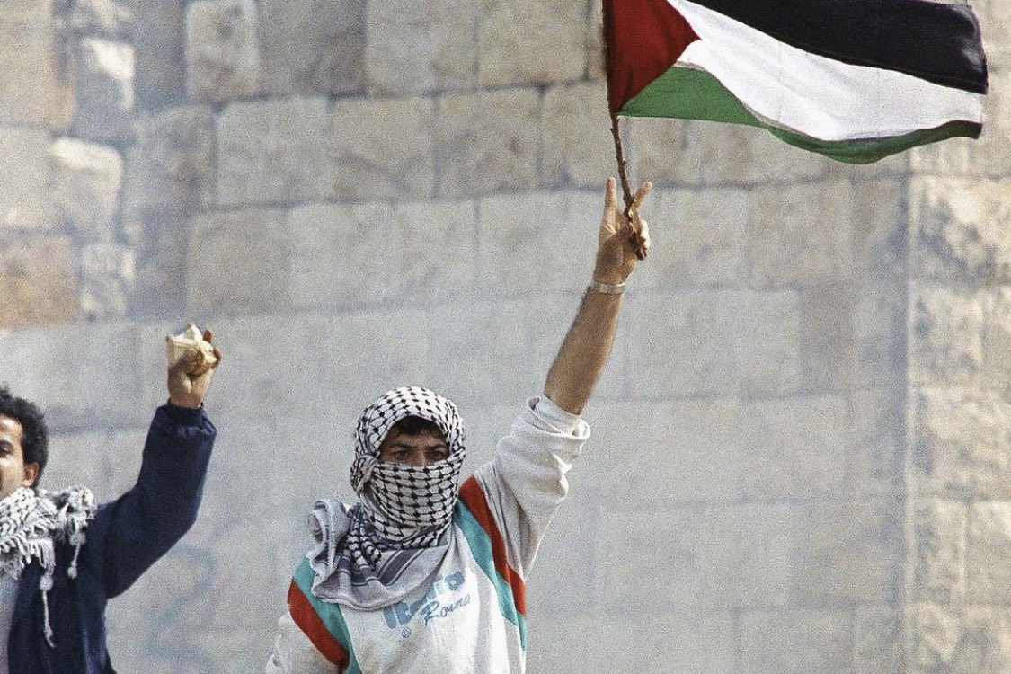 vampl0vrrr's tweet photo. first intifada, 1987. https://t.co/iZXgv9BJ5x