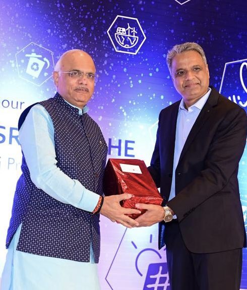 Vinay1011's tweet photo. Great privilege it was to join Scientist Dr Ashish Lele of @csir_ncl and old friends @Neelkul , Ajit Phadnis and Ajit Oak of @PriMove_ at the 25th Anniversary Function of @PriMove_  , a premier water-Sanitation Consultancy Firm! Many experts and activists joined from all over Maharashtra! 

@Dev_Fadnavis 
@rmponweb