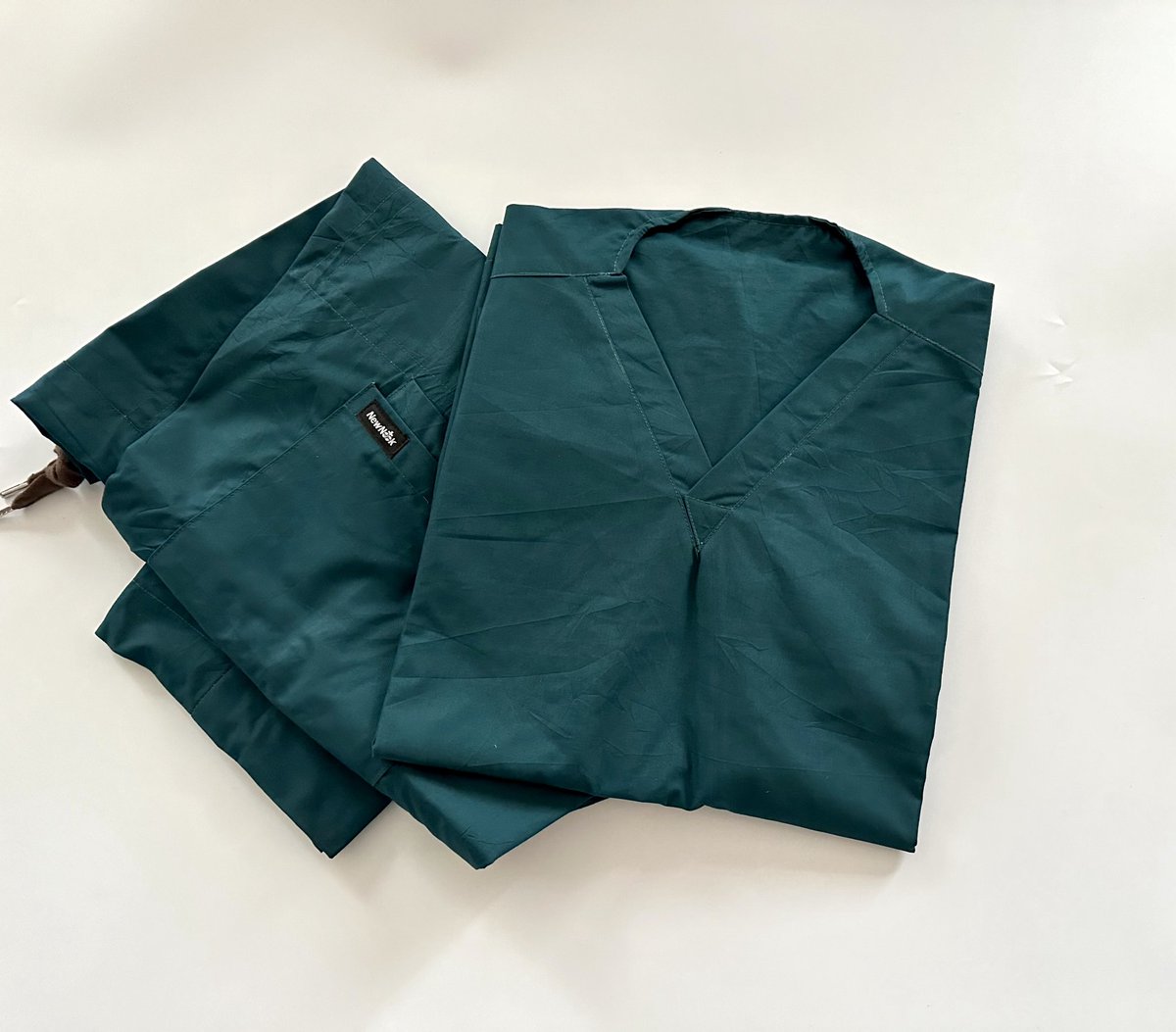 newnook_ng's tweet photo. Green means go! (to work, that is). 😁😁
Kickstart your shift with our forest green scrubs and show the world you're ready to tackle anything that comes your way!
Price: 16,500-22,000 naira ✨✨✨
#Scrubstyle #scrubslife https://t.co/x4VSXPkbjs