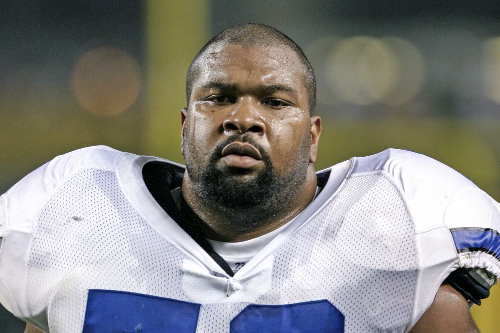 🇺🇸 LEGENDARY NFL PLAYER, LARRY ALLEN, DIES AT 52 Dallas Cowboys legend and NFL Hall of Famer Larry Allen has passed away at 52. He died suddenly while vacationing with his family in Mexico. Cowboys' Jerry Jones: 'One of the most respected, accomplished offensive linemen to