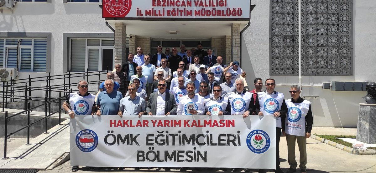 7354 Sayılı Öğretmenlik Meslek Kanunu, eğitim çalışanları arasında  ayrıştırıcı, farklılaştırıcı, dışlayıcı bir içerikle yürürlüğe girmiştir. Fırsat varken düzeltilmelidir.

#OMKEgitimcileriBolmesin

<a href="/RTErdogan/">Recep Tayyip Erdoğan</a> 
<a href="/Yusuf__Tekin/">Yusuf Tekin</a> 
<a href="/memetsimsek/">Mehmet Simsek</a> 
<a href="/cftcblnt/">Bülent ÇİFTCİ</a> 
<a href="/tcmeb/">Millî Eğitim Bakanlığı</a>