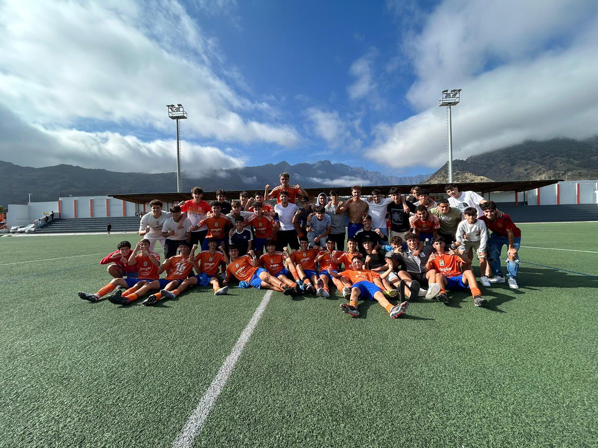 Losllanosefb's tweet photo. 𝙁𝙚𝙚𝙡 𝙩𝙝𝙞𝙨 𝙢𝙤𝙢𝙚𝙣𝙩 🥹
Al final, la 𝗳𝗲𝗹𝗶𝗰𝗶𝗱𝗮𝗱 era esto 🪢
La 𝗙𝗔𝗠𝗜𝗟𝗜𝗔 que se elige 👨‍👩‍👧‍👦

Un 𝐋𝐀𝐑𝐆𝐎 viaje que seguiremos disfrutando JUNTOS 👏

#SomosEFB🧡 https://t.co/6OoT6cu1Lx
