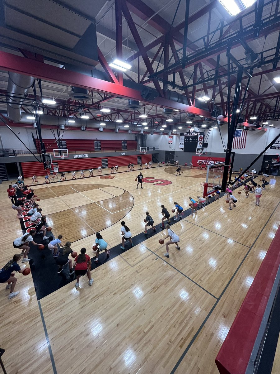 We had a great first day of camp! Huge thanks to <a href="/dkux3/">Dru Kuxhausen♟</a> and <a href="/Jasiyajdeollos/">Jherbo</a> for coming in and putting us through some ball handling! #compete