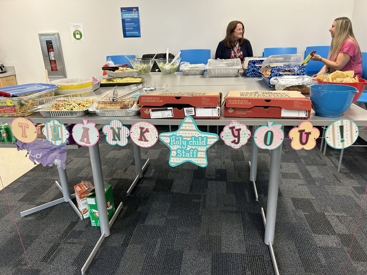 HChild_CCSD's tweet photo. What a delicious spread for our staff appreciation lunch. Thank you parents for your generosity. 🥰 https://t.co/KoZmqWlU5z