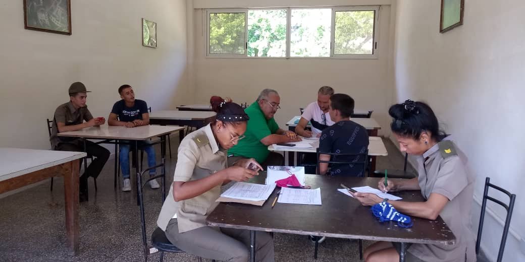 ingrid0882's tweet photo. Inicia el proceo de inserción laboral para los jovenes egresados del Servicio Militar Activo. generando oportunidades de empleo para jovenes. #Cuba https://t.co/jszh3HnMrO