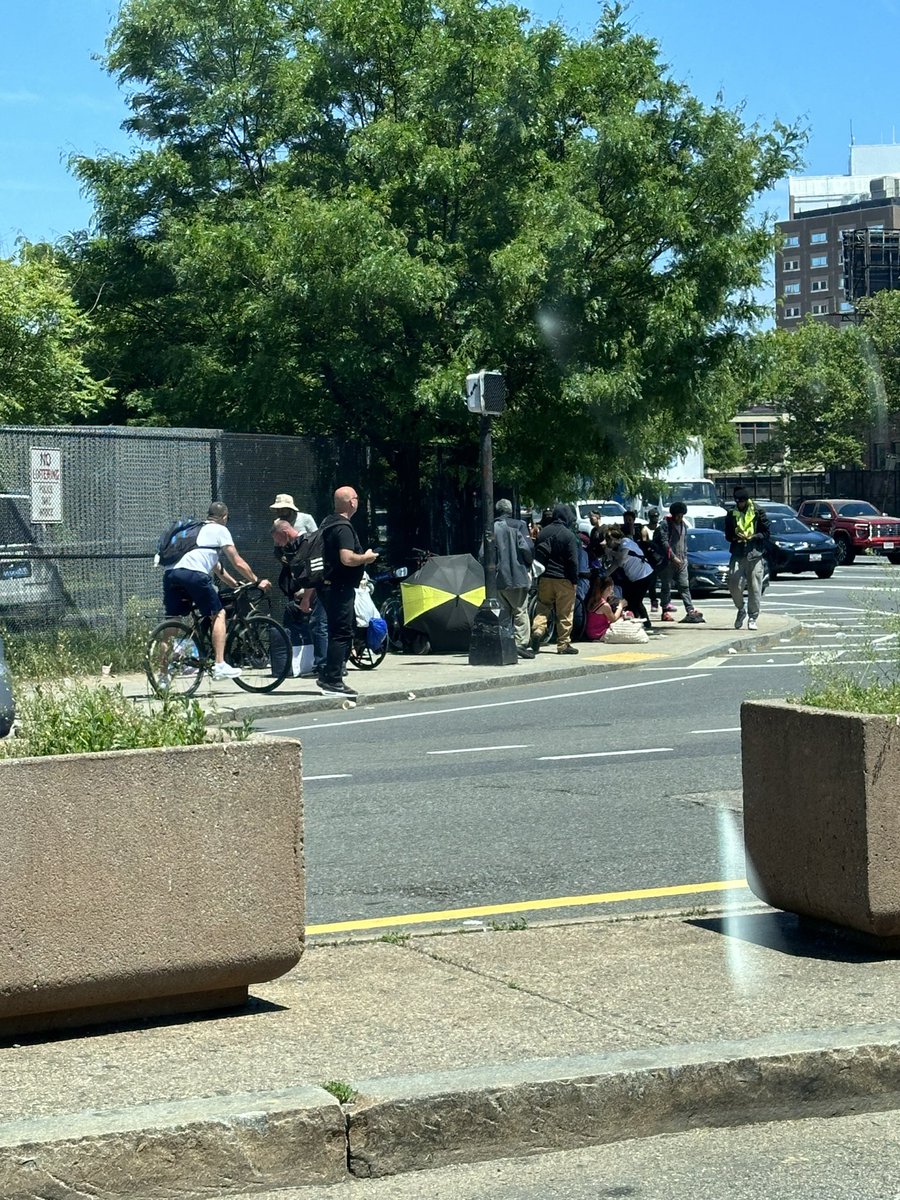 BosLeonRivera's tweet image. At least 100 people congregating on the corner of Mass &amp;amp; Cass. No outreach efforts in sight. This is extremely dangerous for everyone considering the number of fatal accidents that have occurred in the past. Again, this is @MayorWu public health lens in action. #bospoli…