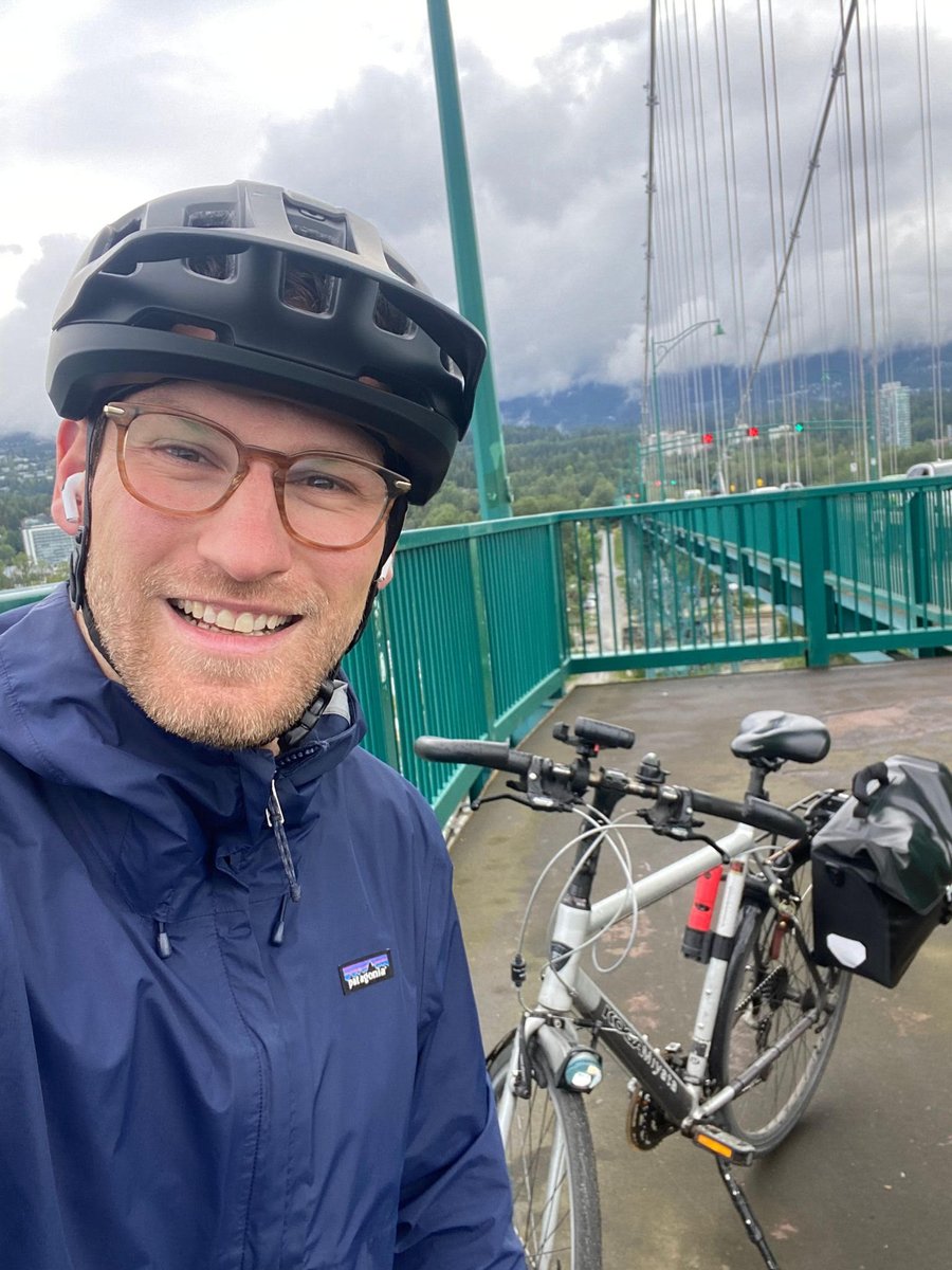 NLinCanada's tweet photo. With 18 million people and 23 million bikes (yes,more bikes than people) in the Netherlands, you could say we're big fans of cycling.🚴
It's sustainable, it's great for your heart, and it's fun. #GoDutch and ride your bike today! #WorldBicycleDay https://t.co/7AJWqX6hEI