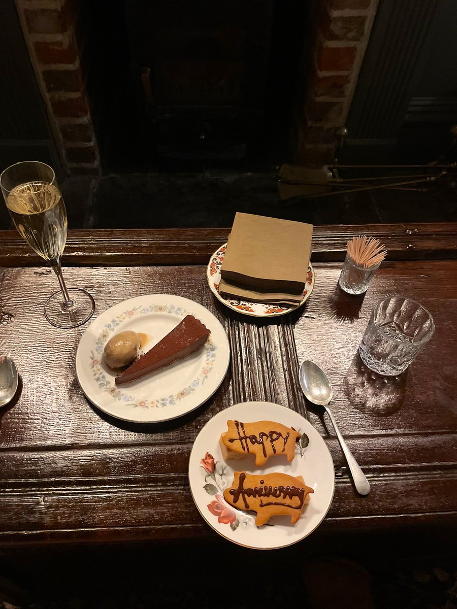 Amazing 1st wedding anniversary at The Pig
🥂💕🐷