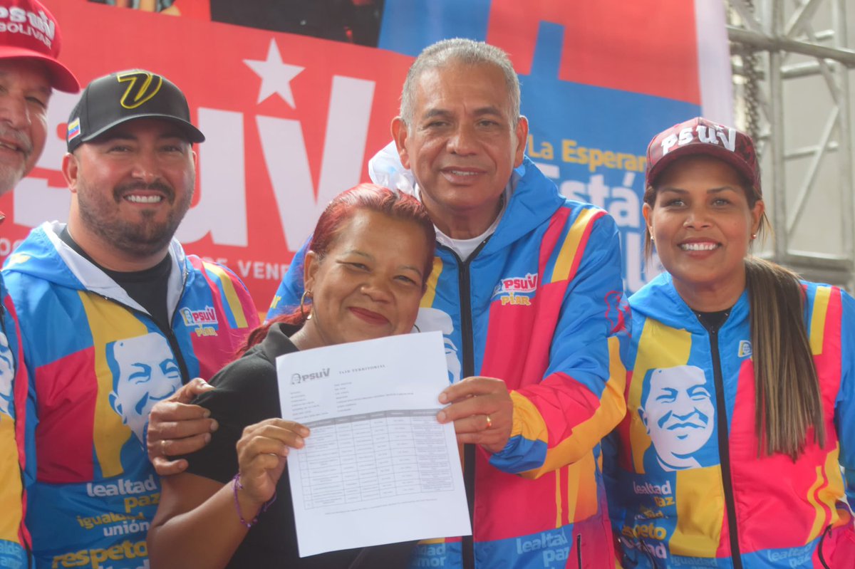 UPATA  de mis amores, UPATA del Alma Mía !!!

Cuánta alegría siento al percibir nuestra maquinaria del <a href="/PartidoPSUV/">PSUV</a> dispuesta y en combate organizativo para la Victoria Popular de <a href="/NicolasMaduro/">Nicolás Maduro</a> . 

Vamos con fuerza mi Alcaldesa <a href="/tatachavista/">Yulisbeth García</a> que Dios está con nosotros .