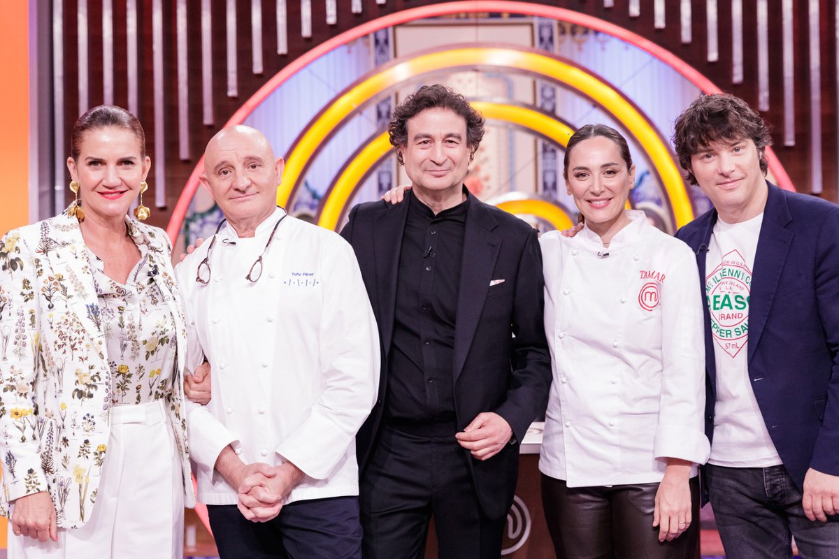 FandeMasterChef's tweet photo. Esta noche en la semifinal de #MasterChef el chef #ToñoPérez se encargará de hacer la compra a los aspirantes, viajarán a @Bizkaia al restaurante #Txispa del chef #TetsuroMaeda y visita de @Tamara_Falco_ #AlmudenaGandarias y @EscaleraCiscare https://t.co/cbWj7jkz9Z