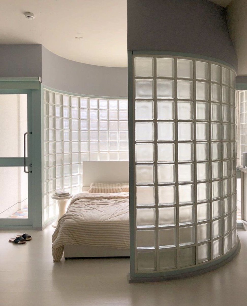 This might be the perfect minimalist bedroom