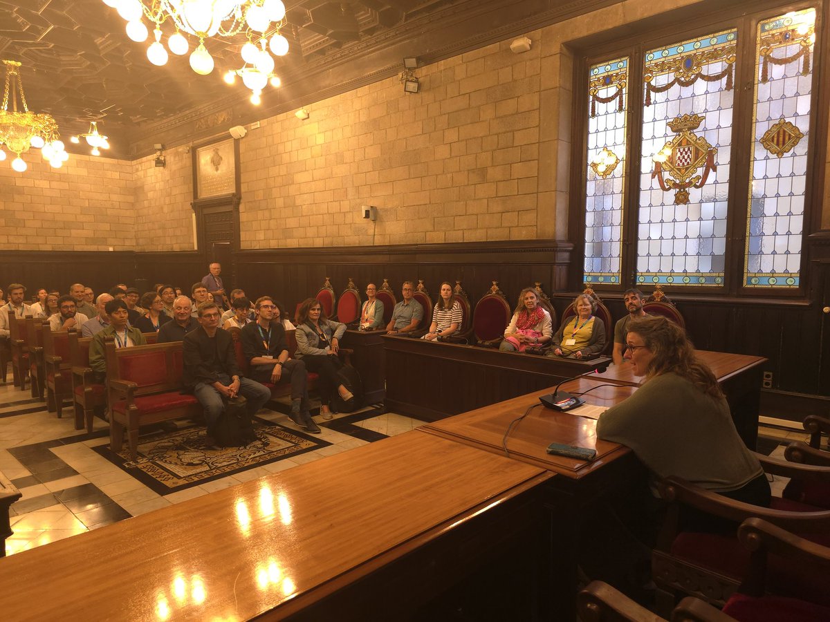 Girona_Cat's tweet photo. 📊 La regidora @QueraltVilaV dona la benvinguda a la ciutat a les persones assistents al 10è CoDaWork, la trobada internacional d'anàlisi de dades composicional #CoDaWork24 #UdGRecerca https://t.co/18x50NICDB