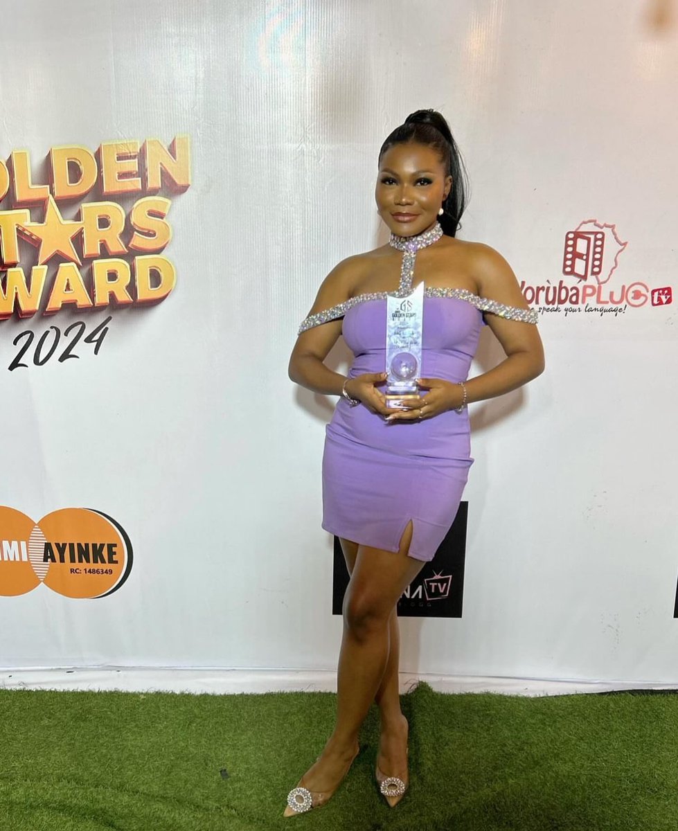 Max1023FM's tweet image. Cheers to @cerathecera for winning Best OAP of the Year Female Category at the @goldenstarsaward Your exceptional talent and hard work have earned you this well-deserved honor. We’re thrilled to celebrate your success!

#maxfmlagos #oapaward #radiostation